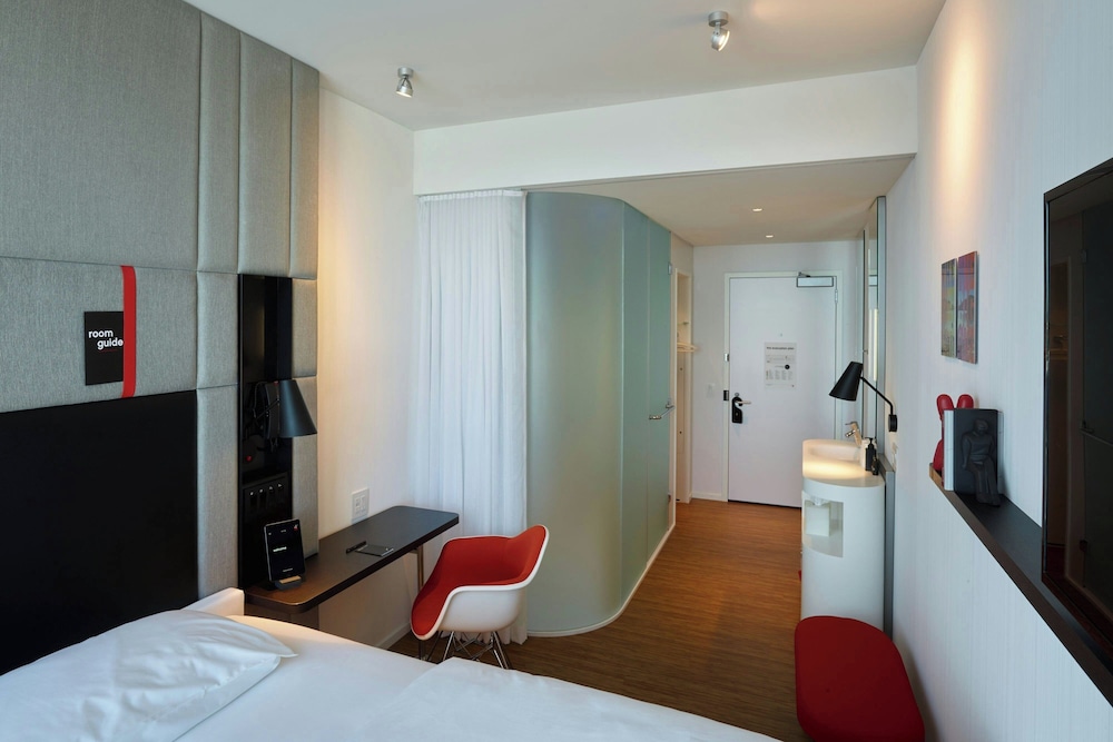 Premium Room, 1 King Bed (View) - Photo 8