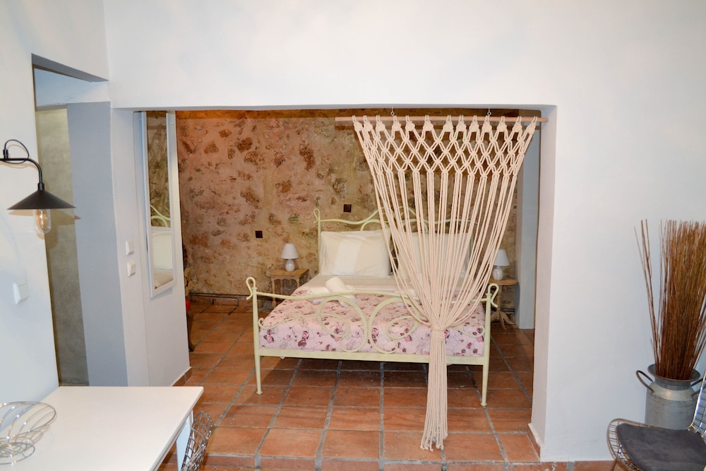 Studio, Ground Floor - Photo 9