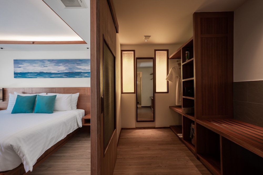Deluxe Bungalow, 1 King Bed, Sea View - Photo 3