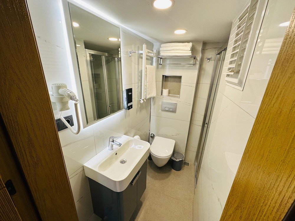 Economy Double Room, City View photo 2