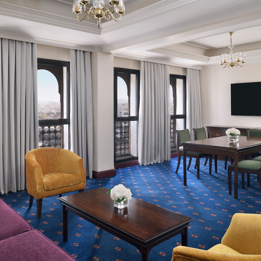 Suite, 1 Bedroom, Smoking (Living Dining) - Photo 7
