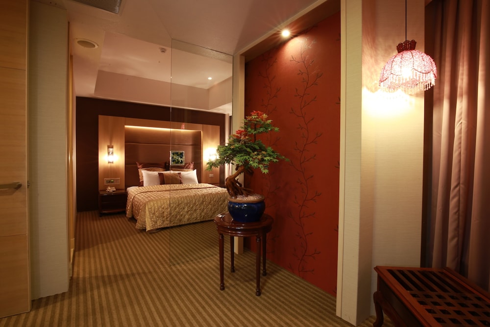 Suite (Highness) photo 2