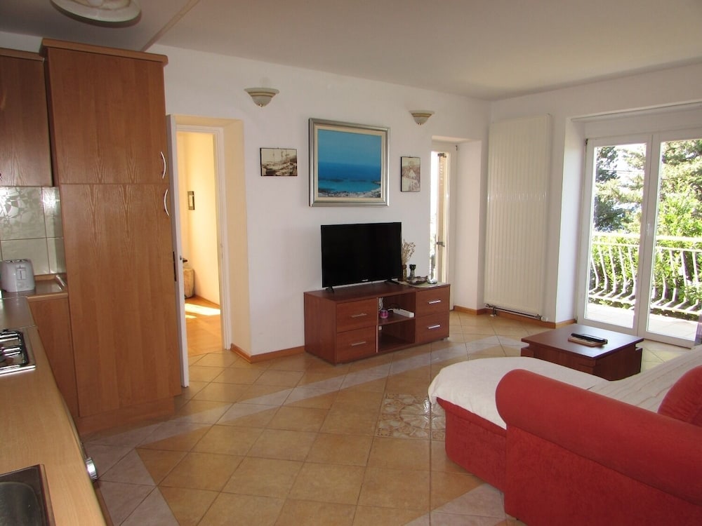 Apartment (Zlato - with pool - A3 Lovor (4+1)) photo 1