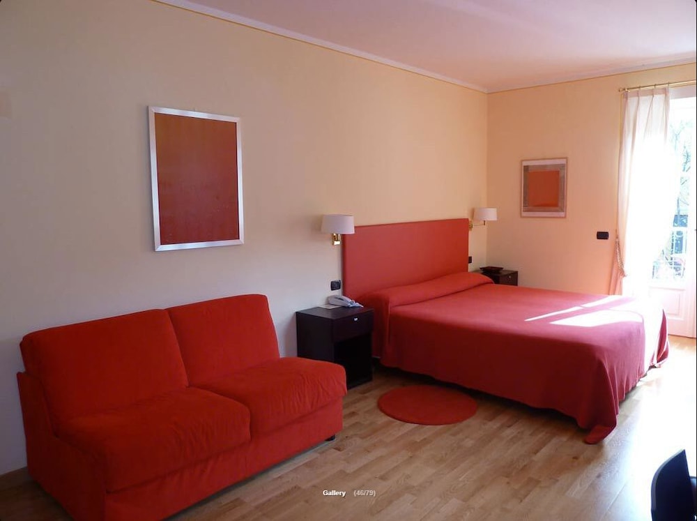 Junior Studio Suite, Partial Lake View