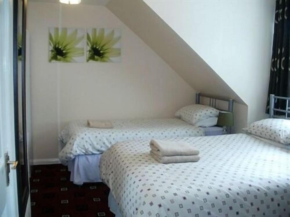 Suite, Ensuite photo 1
