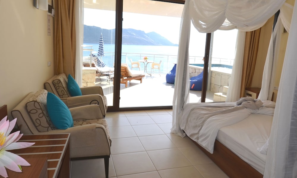 Sunset Island Room