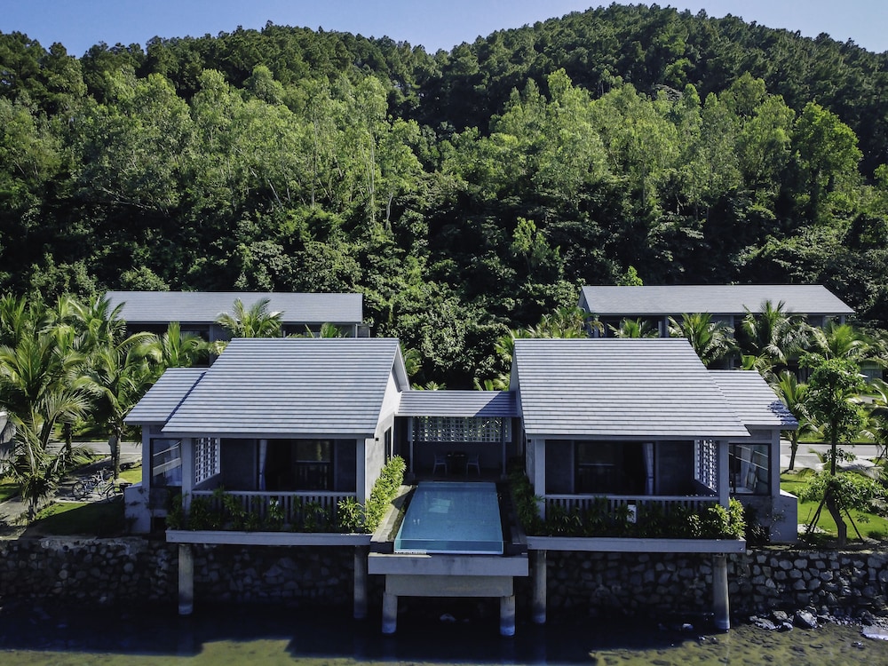2 Bedroom Lagoon View Villa With Pool - Photo 4