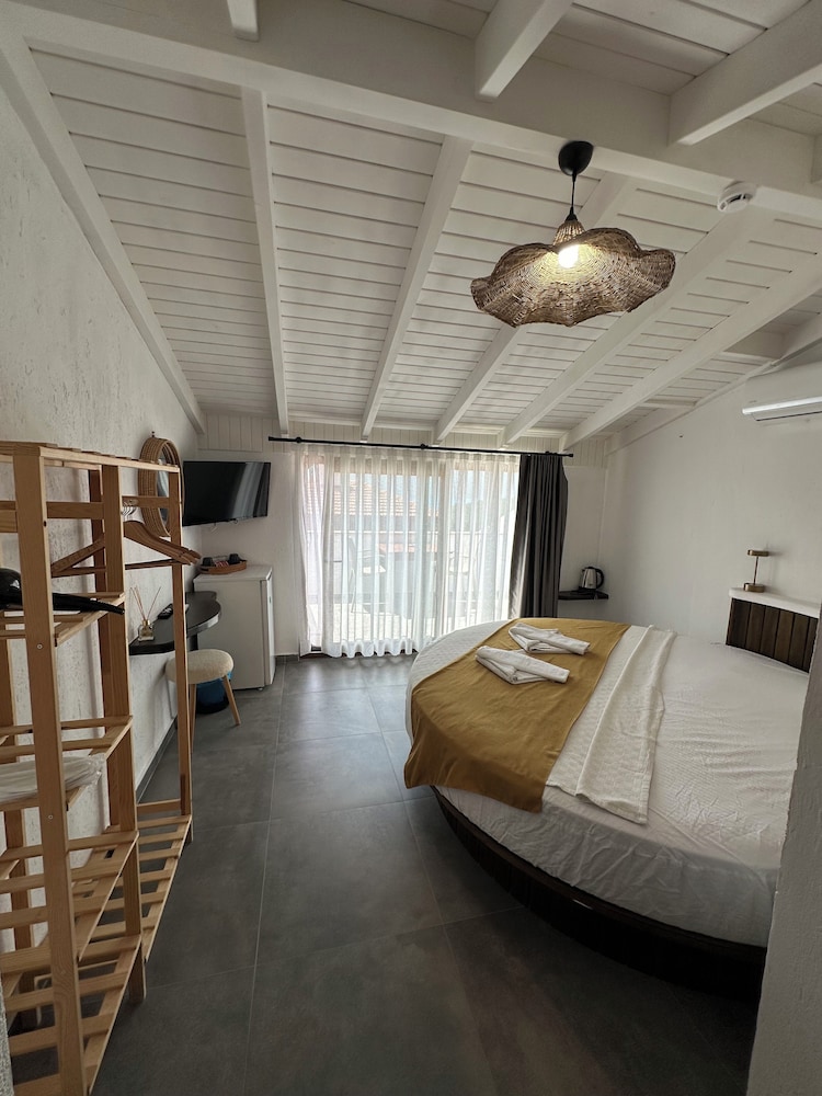 Deluxe Studio Suite, Partial Sea View, Penthouse