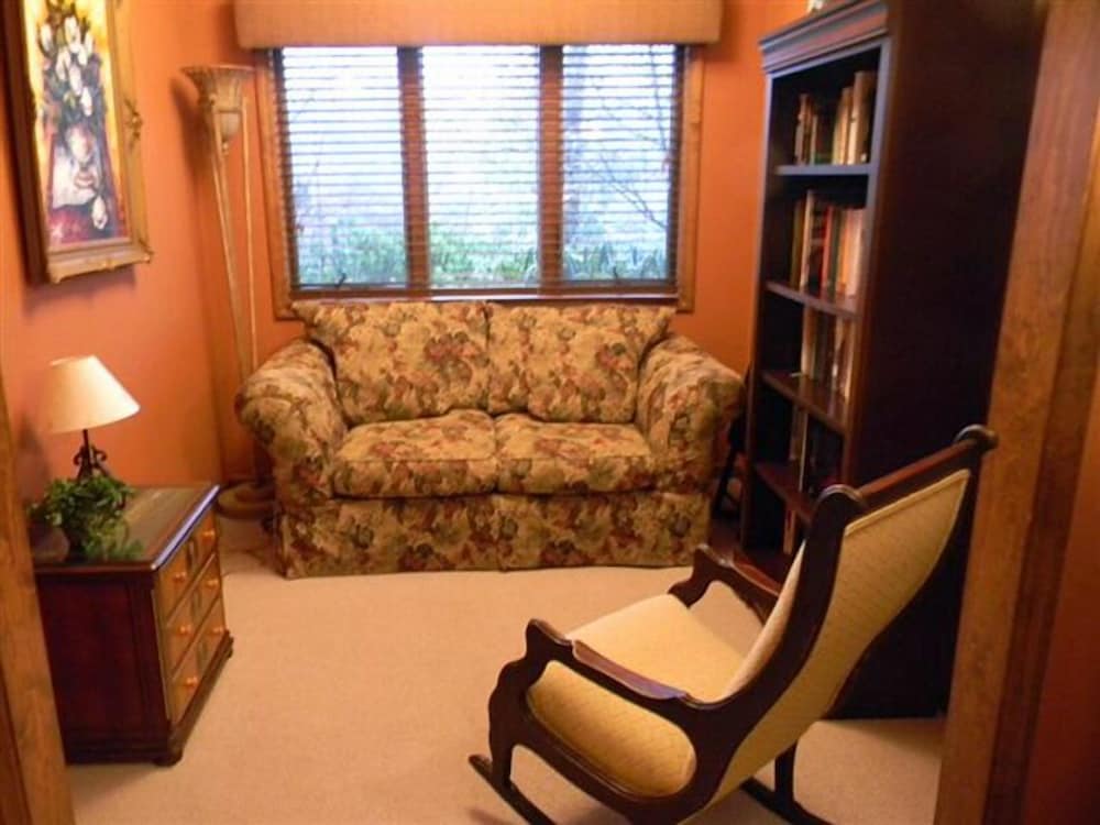 Condo, 2 Bedrooms, 2 Bathrooms photo 2
