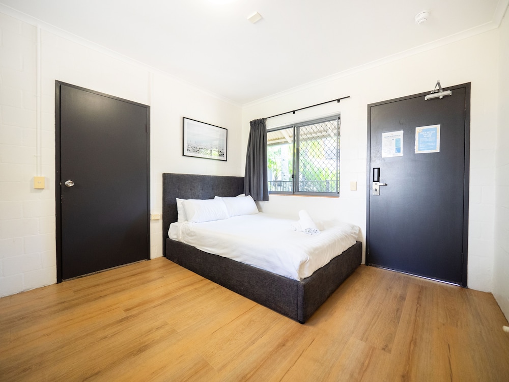 Queen Room with Ensuite photo 3