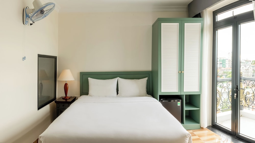 Deluxe Double Room, Balcony, City View