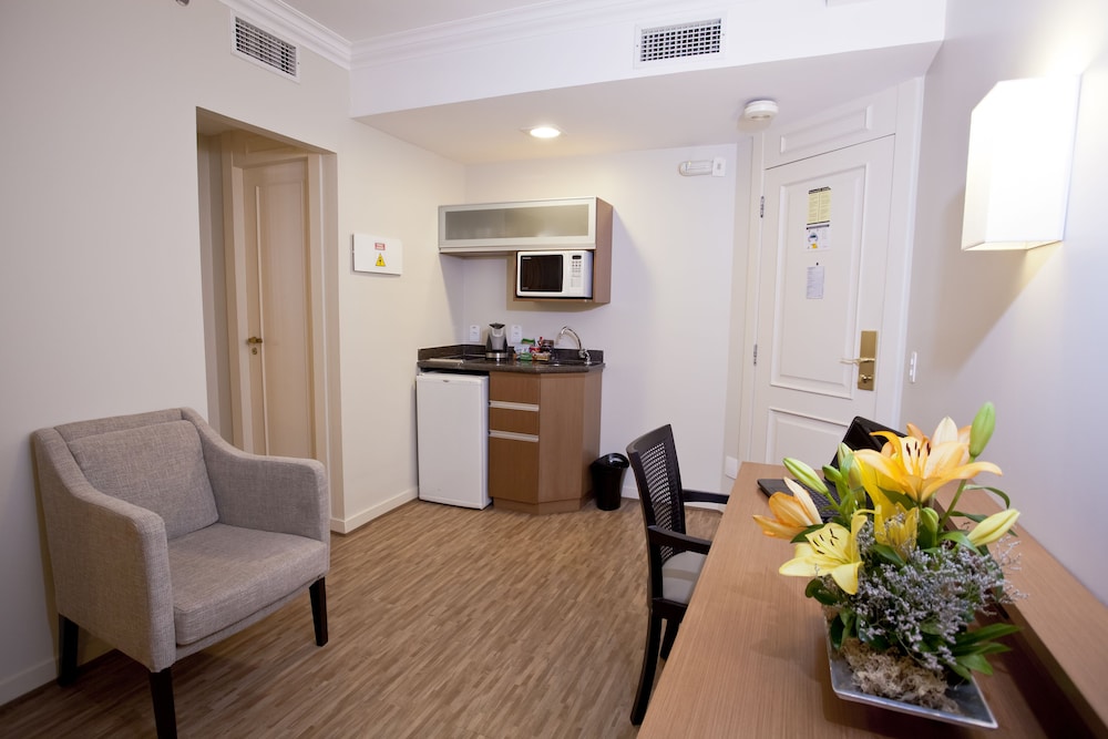 Executive Suite - Photo 5