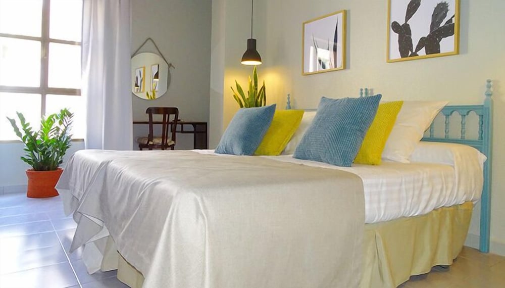 Standard Double Room, 2 Twin Beds (304) photo 3