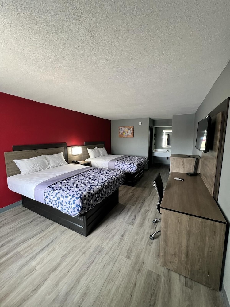 Standard Room, 2 Queen Beds, Non Smoking - Photo 2