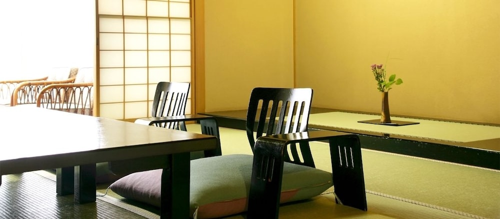 SENSENKAN (Japanese-Style Sextuple Room)