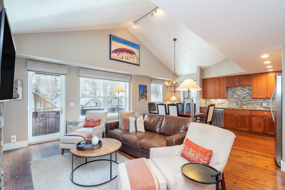 Condo, 2 Bedrooms