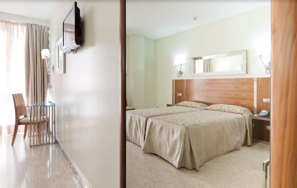 Triple Room (Two beds and sofa bed) - Photo 5