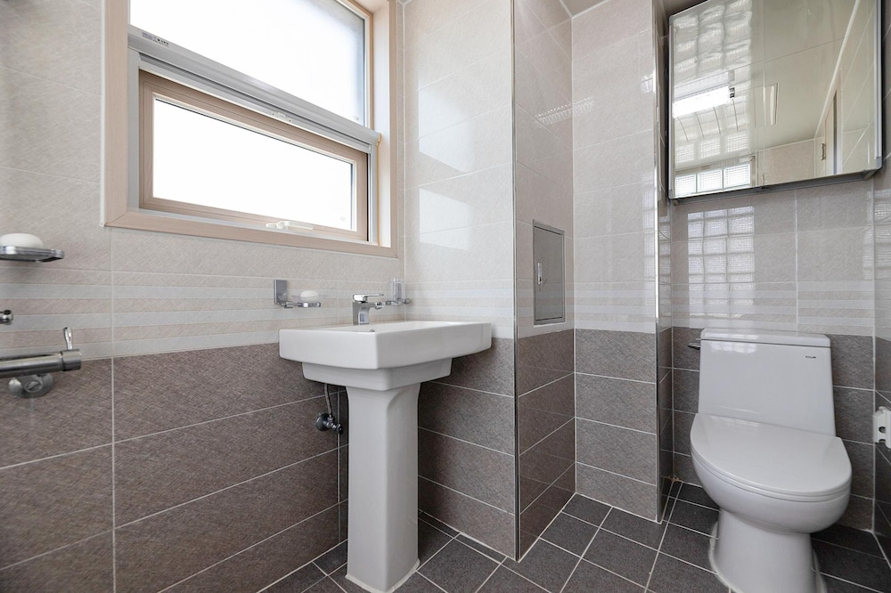 Basic Room, 1 Bedroom (Sole 301 (All-Season BBQ, 2 Beds)) - Photo 9