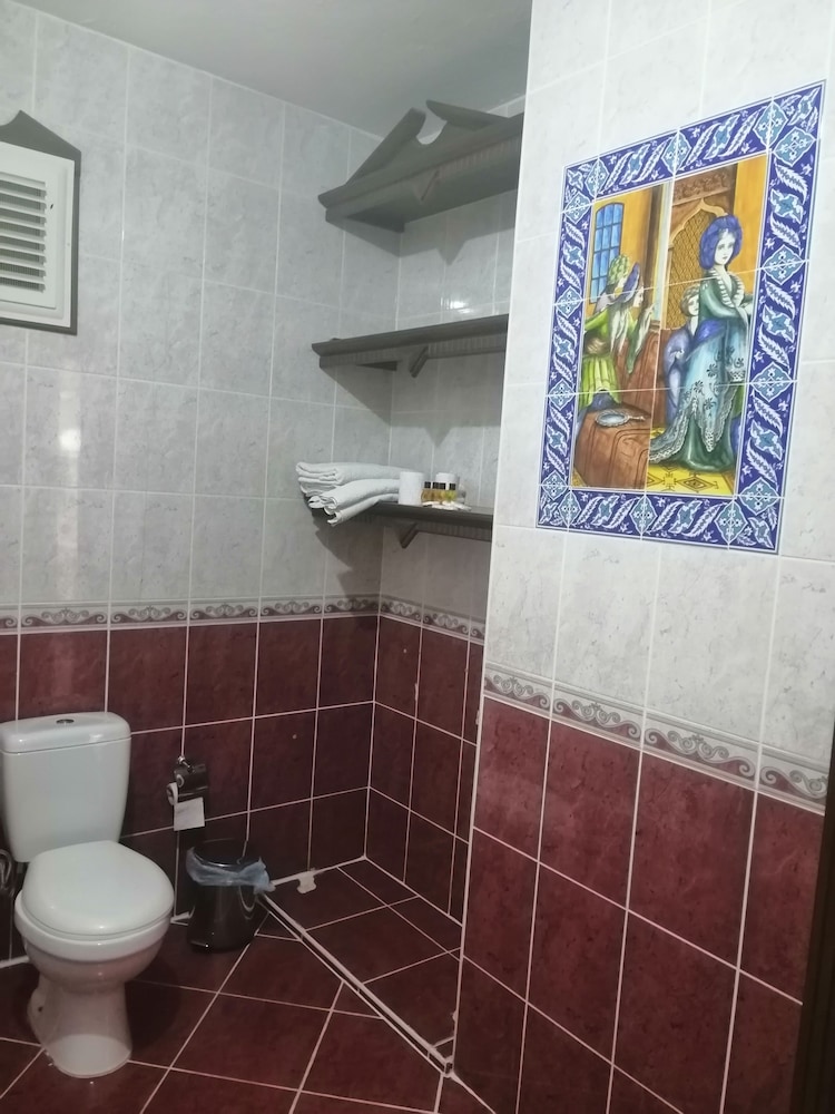 Standard Triple Room - Photo 9