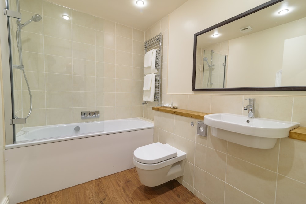 Executive Suite - Photo 18
