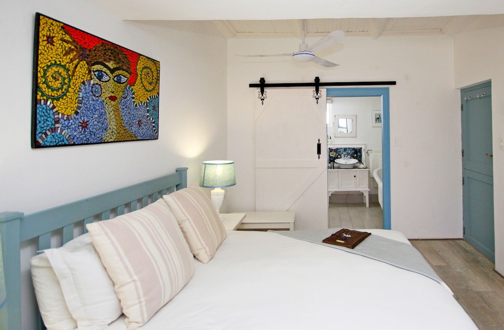 Classic Room, 1 Queen Bed, Garden View (Clamshel) photo 1