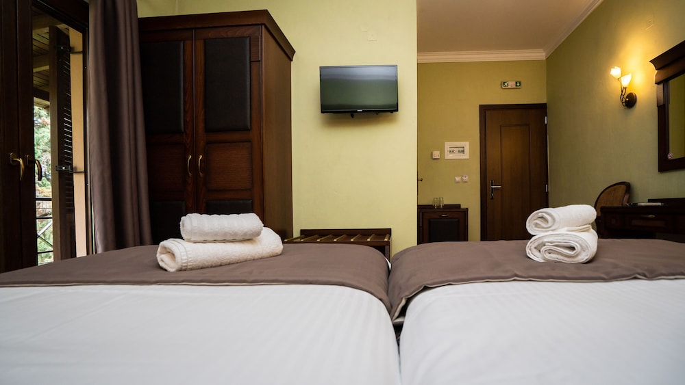 Double or Twin Room, Garden View - Photo 8