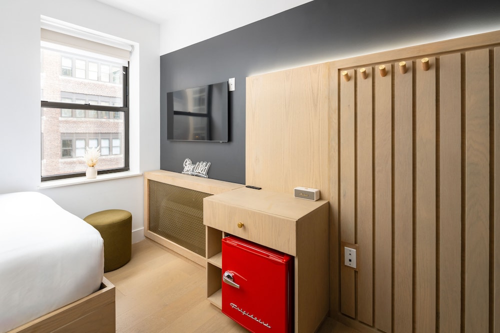 Superior, Full-Size Elegance Escape in Midtown