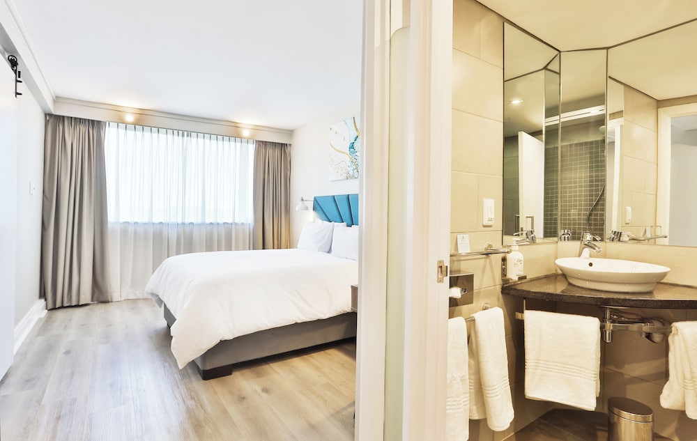 Executive Apartment, Pool View - Photo 3