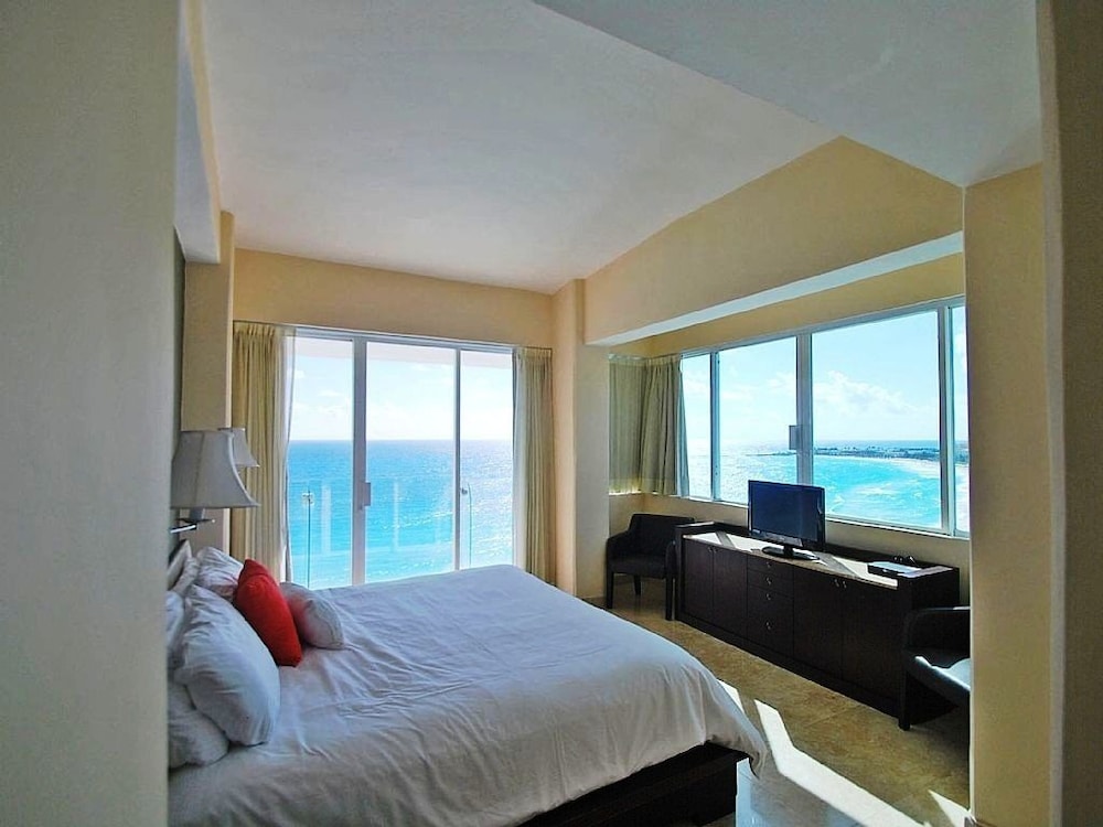 Deluxe Penthouse, 4 Bedrooms, Ocean View, Beachfront