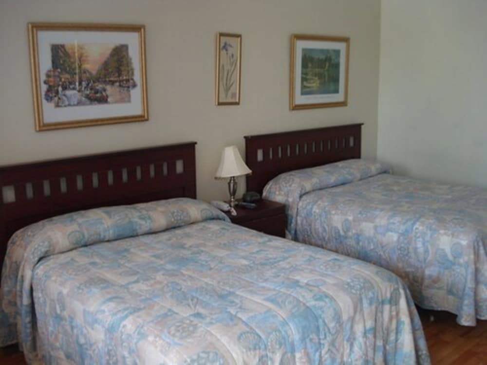 Suite, 2 Double Beds, Kitchen photo 2