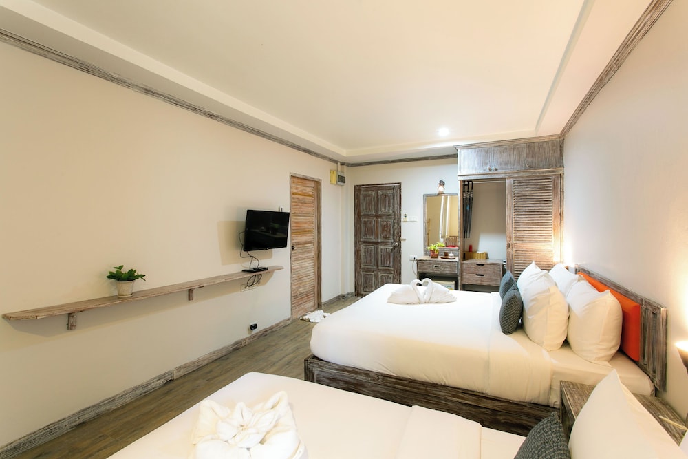 Economy Triple Room - Photo 3