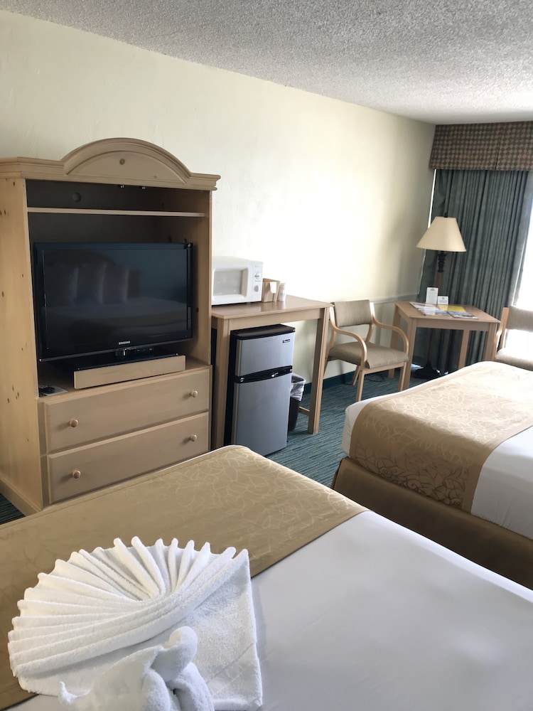 Room, 2 Double Beds, Non Smoking, North or South Ocean View - Photo 7