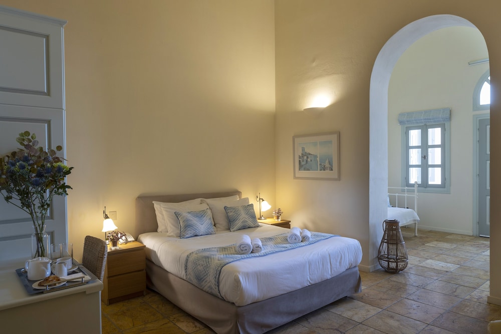 Suite - Photo 1