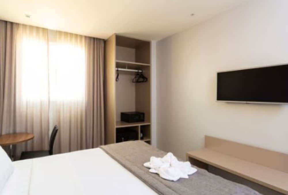 Standard Twin Room photo 3