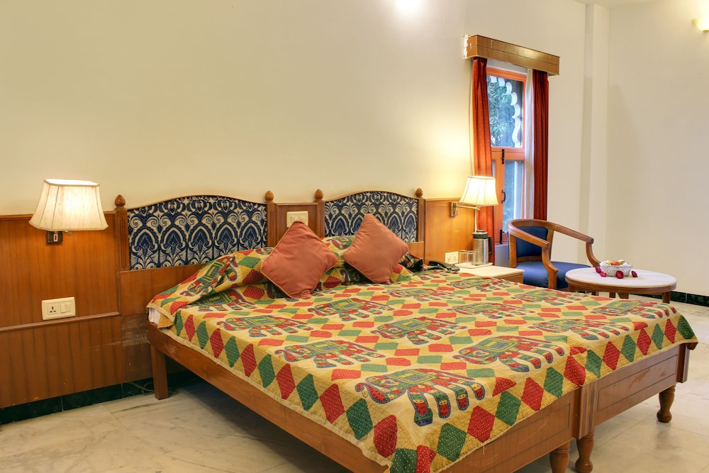 Non Lake Facing Deluxe AC Room - Photo 9