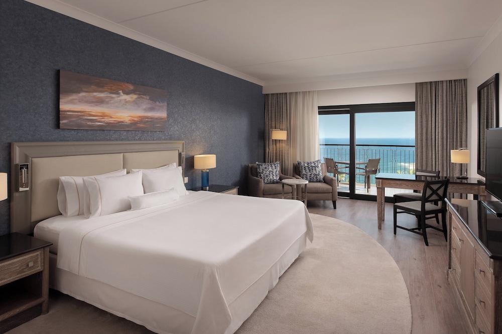 Deluxe Room, 1 King Bed, Sea View (Balcony)