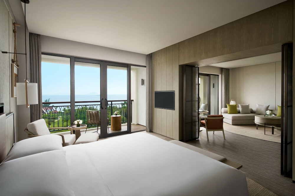 Deluxe Suite, 1 Bedroom, Oceanfront (Ocean View) photo 1