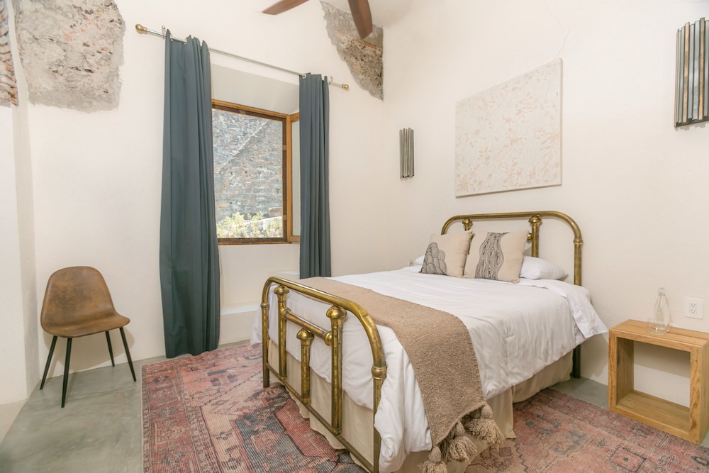 Cambria - Standard Queen Bed photo 3