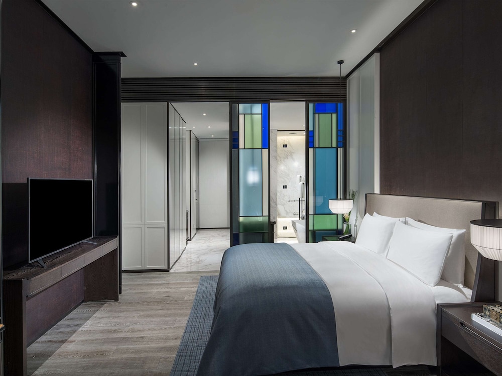 Luxury Room, 1 King Bed (Millésime Access. Neo Chinese décor)