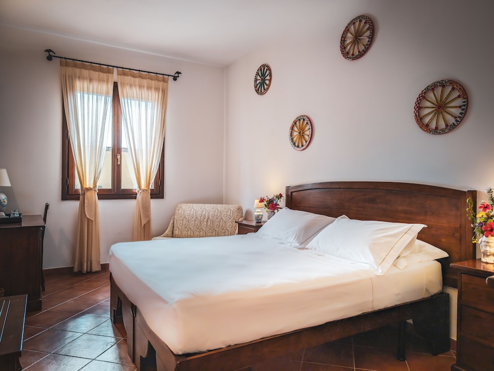 Standard Double Room - Photo 7