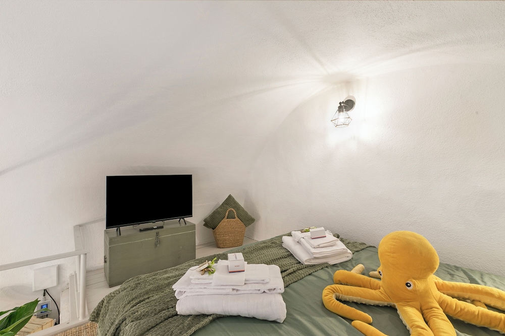 Family Apartment, Multiple Bedrooms (La Torretta Holiday Home Sanremo)