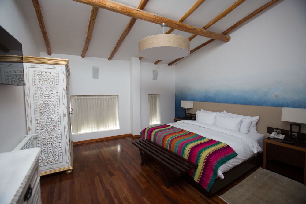 Signature Suite, 1 King Bed with Sofa bed, City View, Tower photo 1