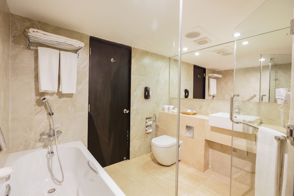 Suite, 1 King Bed, Non Smoking - Photo 11