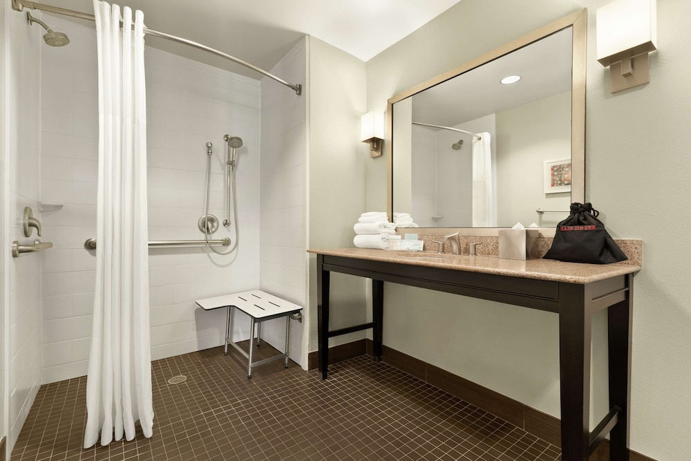 Studio Suite, 1 King Bed with Sofa bed, Accessible (Roll-in Shower) - Photo 10