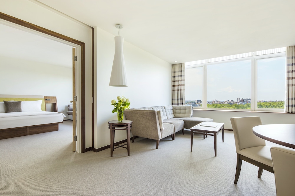 Suite (Metropolitan)