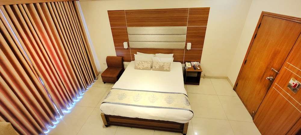 Deluxe Single Room, City View photo 3
