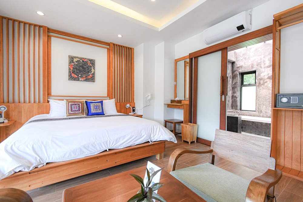 2 Bedroom Bathtub Villa Garden View - Photo 1