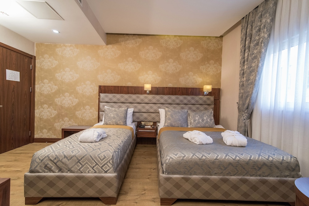 Deluxe Room with Jacuzzi photo 3