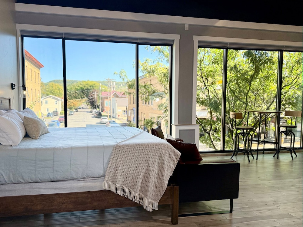 Luxury Studio Suite, City View