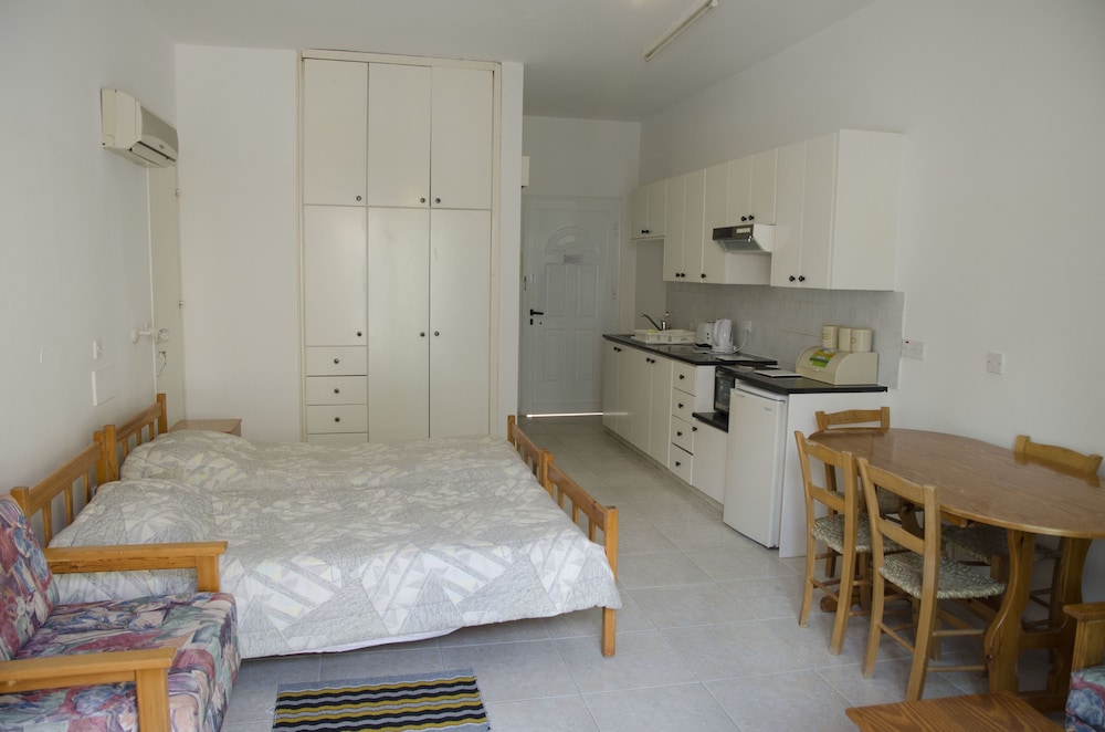 Studio, Terrace photo 1